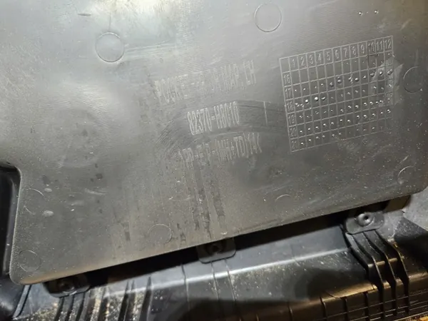 Kia OE 82370-H8010 Etu-Vasen Oven Paneeli image 4