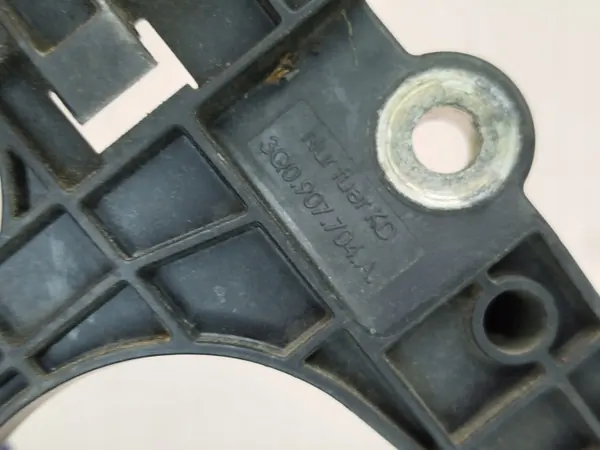 OEM 3Q0907704A tutkan kiinnike VW Passat B8:lle image 3
