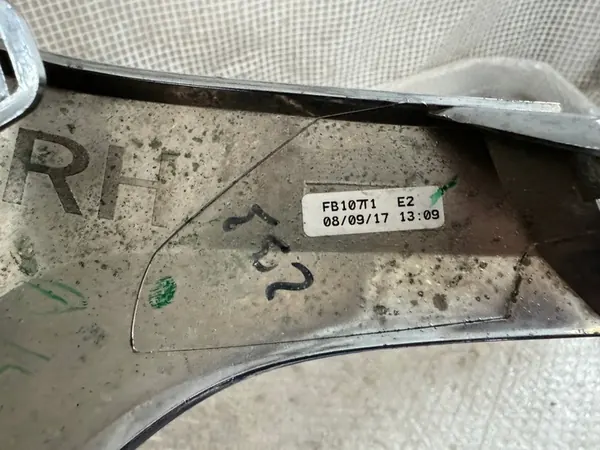 Höger Kromgrill Mazda 3 III Lift 16- image 3