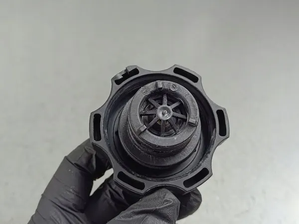 Oljepåfyllningslock Jeep Grand Cherokee 2022 OEM FOB51292 image 2