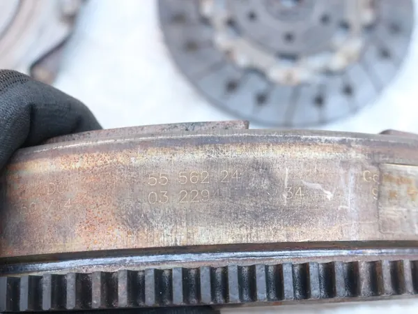 Kaksimassainen vauhtipyörä Opel Insignia Zafira 1.8 16V GM 55562241 image 3