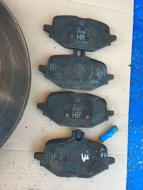 Discos y Pastillas Freno Trasero Mercedes W206 OEM A2064230900 image 7