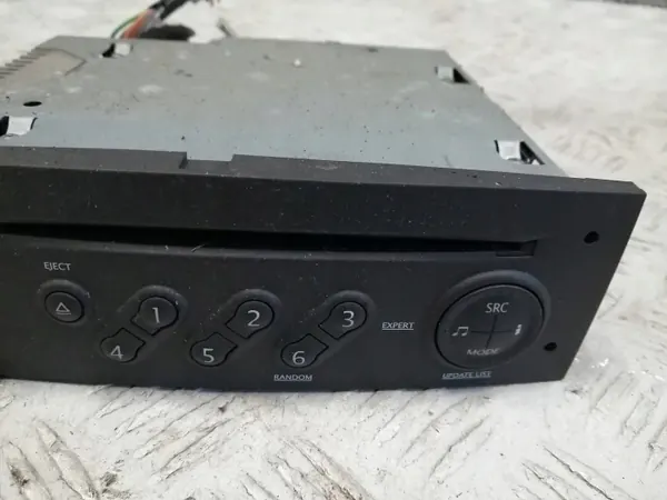 Renault Clio III Originalradio OEM 8200607915 - Gebraucht image 3