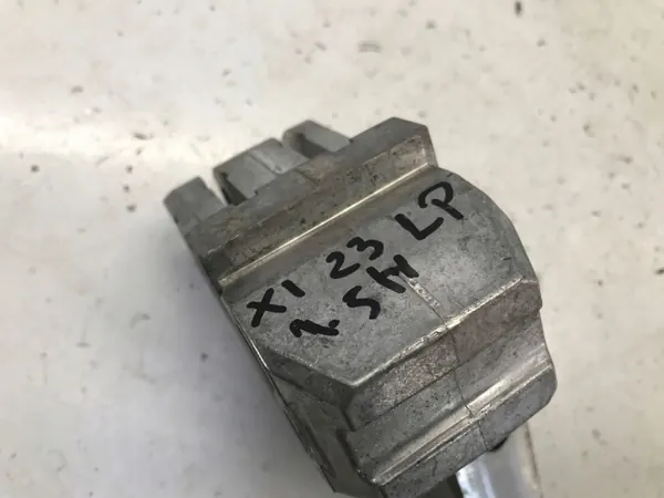 Kylarfäste Vänster Fram OEM 8737337 BMW X1 image 3