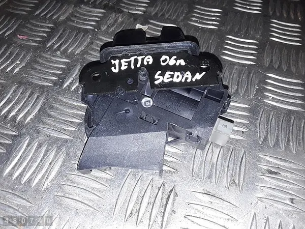 2006 VW Jetta Blokada 4F5827505C image 3