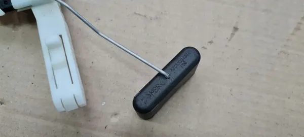 Brandstofniveausensor A4 B9 8W 3.0 TFSI 8W0919047C image 4