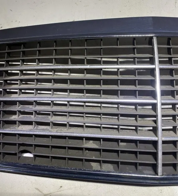 Grille Mercedes-Benz W124 Facelift OEM A1248880223 image 3
