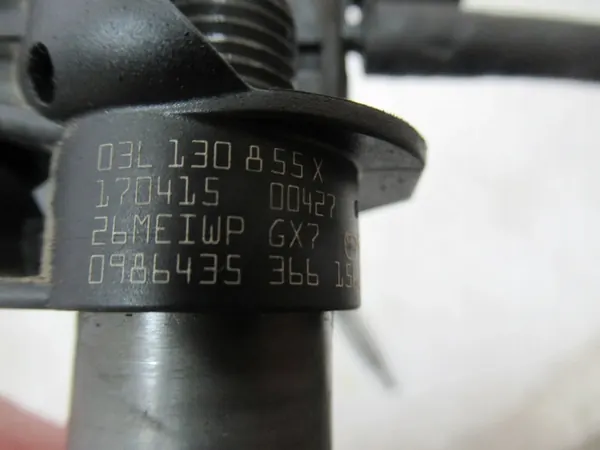 Iniettore 2.0 TDI VW Audi Skoda 03L130855X image 2