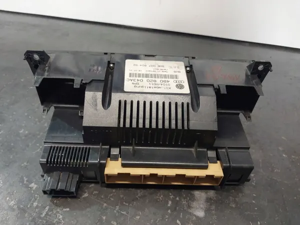 Audi A6 C5 ilmanottolevy OEM 4B0820043AC image 4