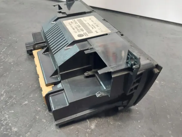Audi A6 C5 ilmanottolevy OEM 4B0820043AC image 5