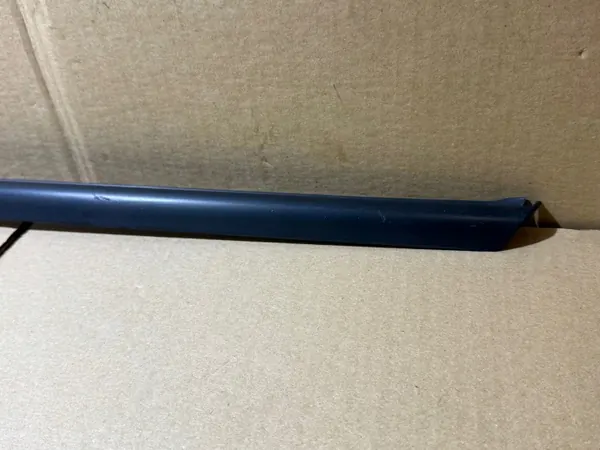 Joint de pare-brise droit Audi A6 C8 OEM 4K0854328 image 4