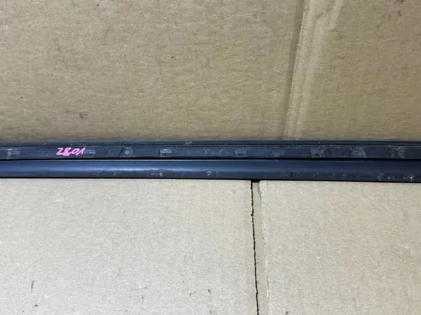 Joint de pare-brise droit Audi A6 C8 OEM 4K0854328 image 6