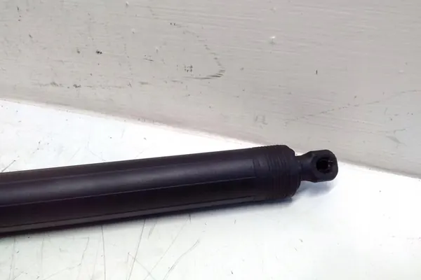 Vasen tavaratilan toimilaite MERCEDES-BENZ GLA (X156) A1568900230 image 2