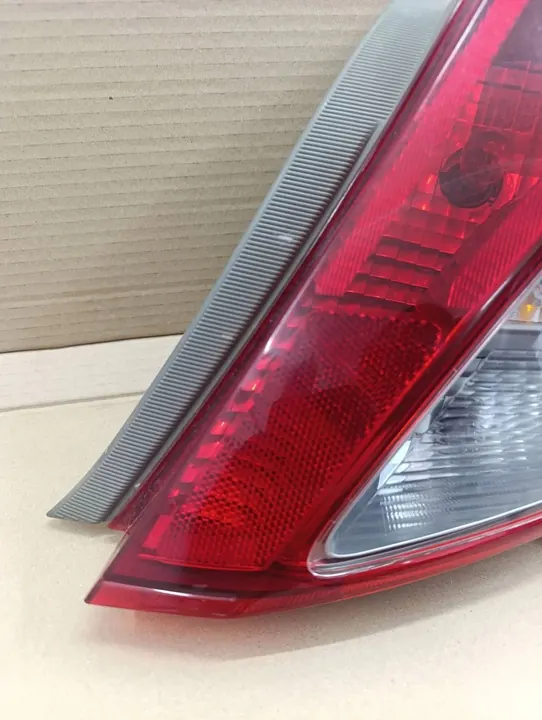 Conjunto de luz trasera Toyota Yaris OE 81551-0D370 image 3