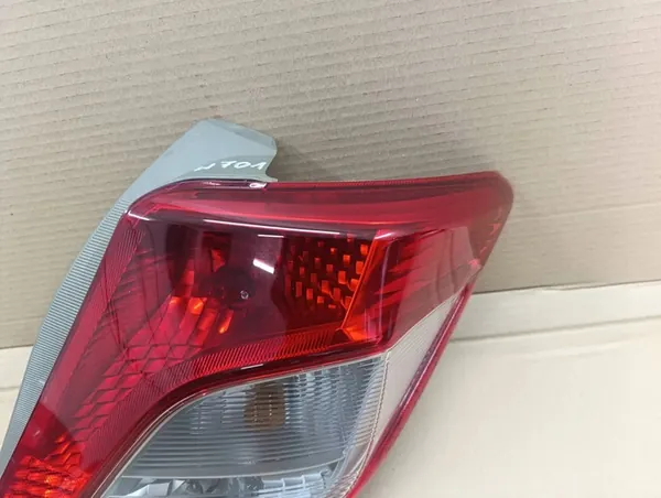 Conjunto de luz trasera Toyota Yaris OE 81551-0D370 image 6