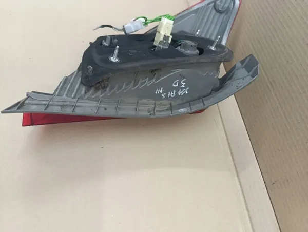 Conjunto de luz trasera Toyota Yaris OE 81551-0D370 image 7