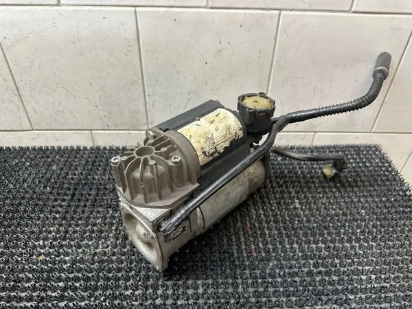 Rear Air Suspension Compressor Audi Q7 4M image 1