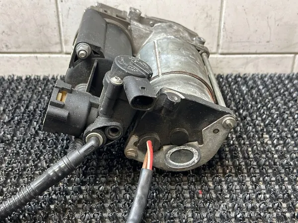 Rear Air Suspension Compressor Audi Q7 4M image 3
