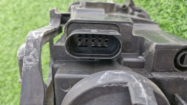 Farol dianteiro direito VW Golf VI 5K1941006M image 6