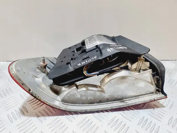 Luz trasera derecha BMW 3 E46 2002 image 5