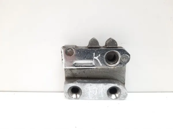 Jaguar MK II framdörrslåsfångare OEM MAM37210 image 2