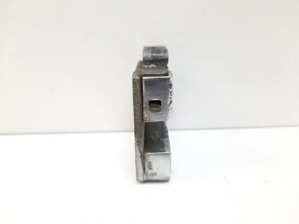 Jaguar MK II framdörrslåsfångare OEM MAM37210 image 3