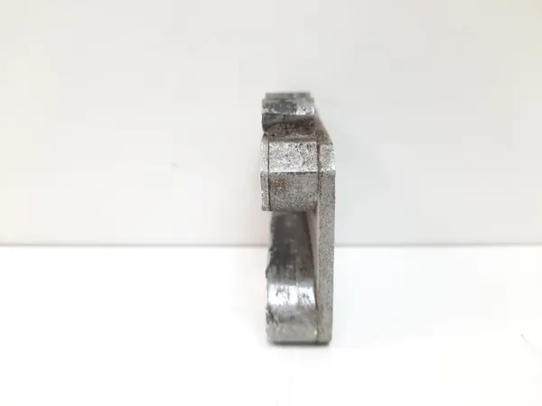 Jaguar MK II framdörrslåsfångare OEM MAM37210 image 4