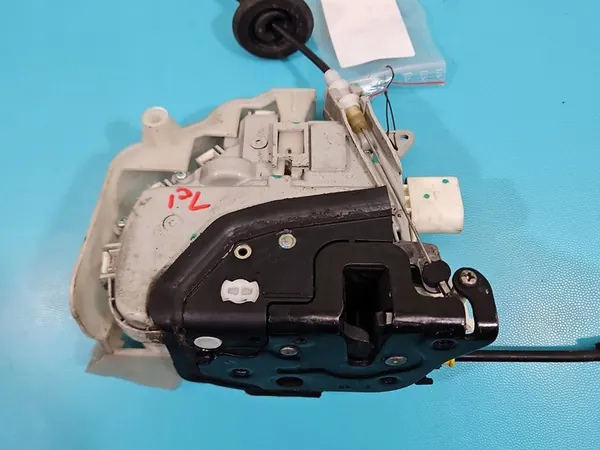 Vänster Främre Lås 8J1837015C Audi A5 8T 7Pin image 3