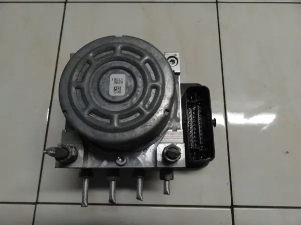 Pompe ABS OEM 100915-14803 pour Renault Megane IV image 4