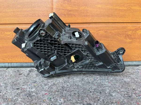 Linker Frontscheinwerfer Skoda Superb III 3V image 10