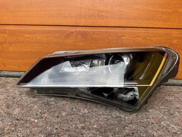 Linker Frontscheinwerfer Skoda Superb III 3V image 2