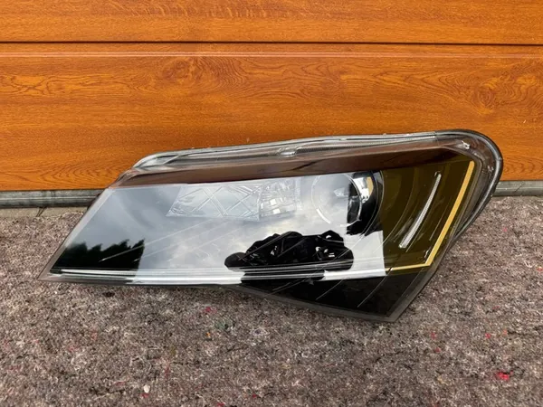 Linker Frontscheinwerfer Skoda Superb III 3V image 4