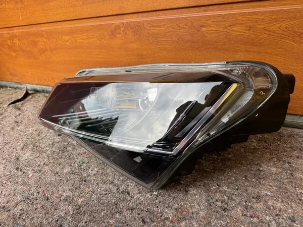 Linker Frontscheinwerfer Skoda Superb III 3V image 6