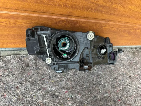 Linker Frontscheinwerfer Skoda Superb III 3V image 8