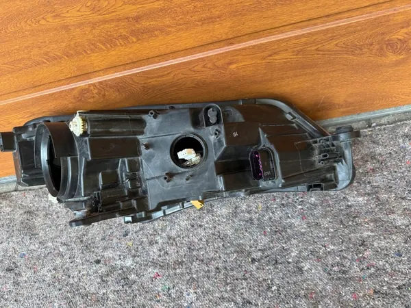 Linker Frontscheinwerfer Skoda Superb III 3V image 9