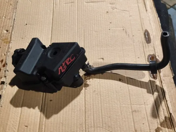 Réservoir direction assistée Mercedes OEM A0004602483 image 2