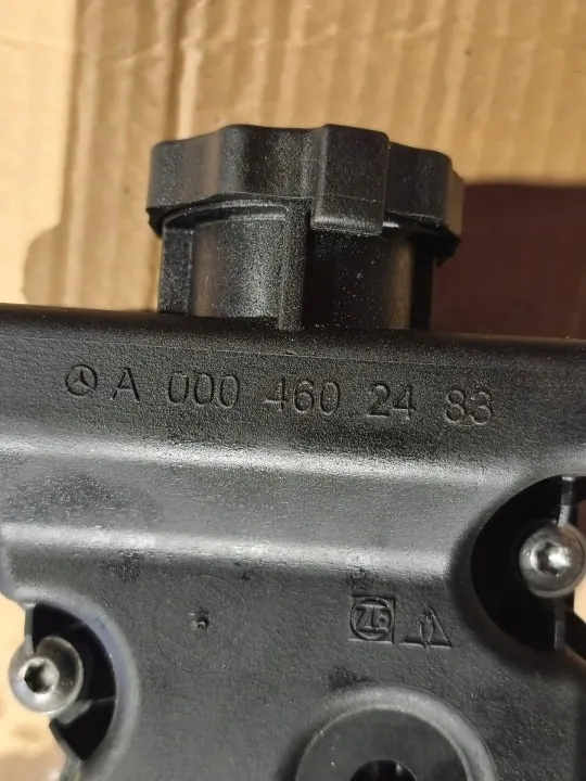 Réservoir direction assistée Mercedes OEM A0004602483 image 3