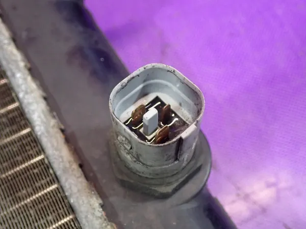 Radiador de agua VW Transporter T4 1990-2003 OEM 701121253M image 3