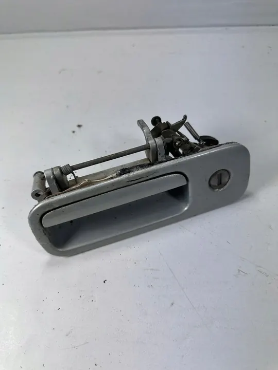 T5 7H Ulkoinen tavaratilan kahva 1J6827565A image 2