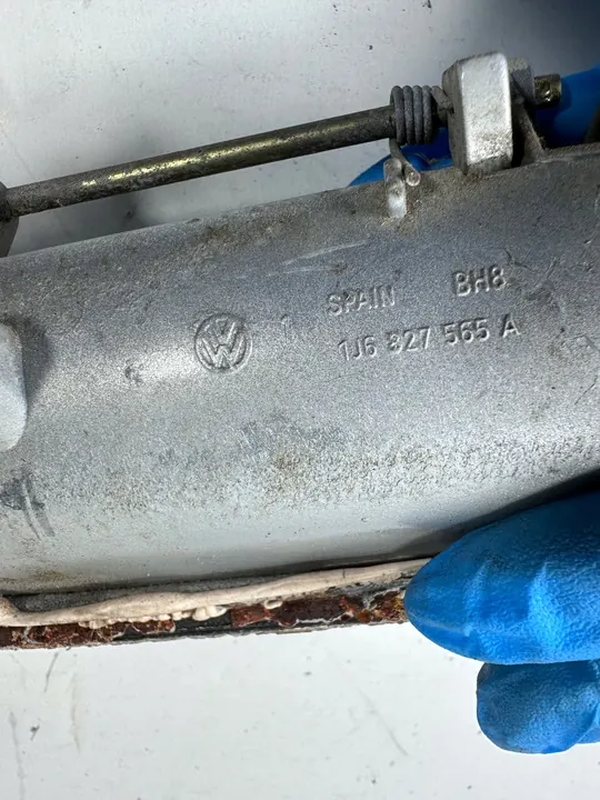 T5 7H Ulkoinen tavaratilan kahva 1J6827565A image 4