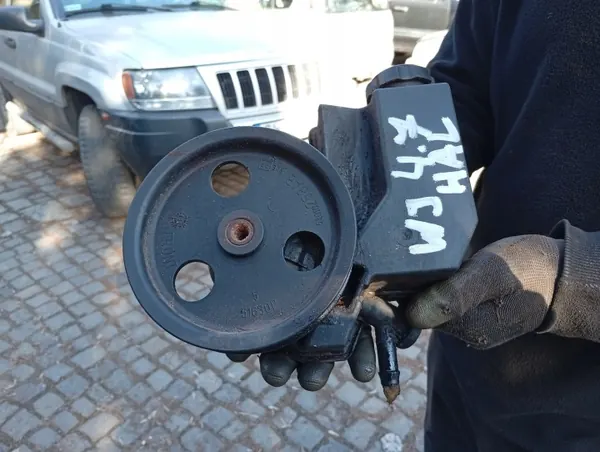Jeep servostyrpump OEM 52089300AC - Begagnad image 2