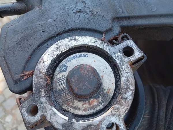 Jeep servostyrpump OEM 52089300AC - Begagnad image 3