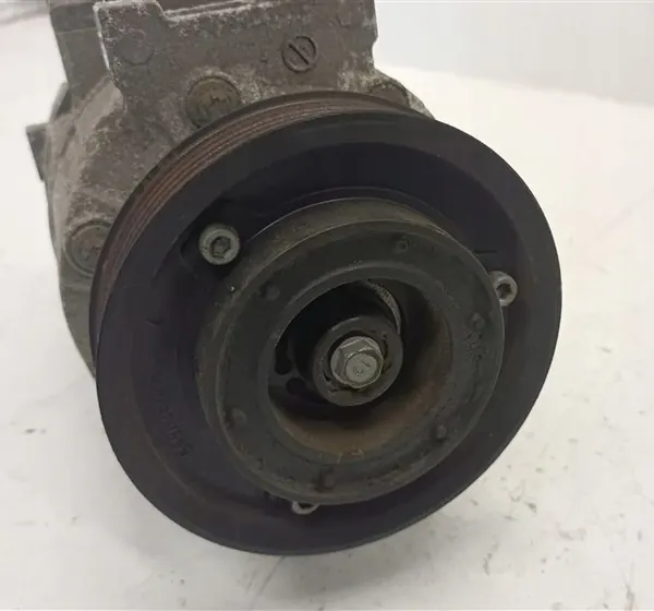 Ilmastointikompressori Audi A3 2.0 FSI VW Passat B6 1K0820803L image 5