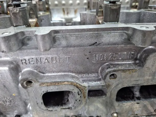 Culata Motor OEM 110425271R - Usada image 3