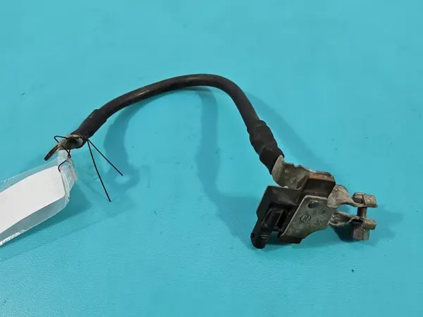 Pince de borne négative OEM 6C0915181D pour Skoda Fabia III image 2