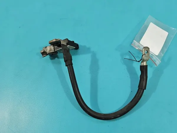 Pince de borne négative OEM 6C0915181D pour Skoda Fabia III image 3