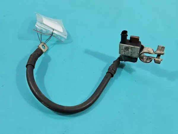 Pince de borne négative OEM 6C0915181D pour Skoda Fabia III image 4