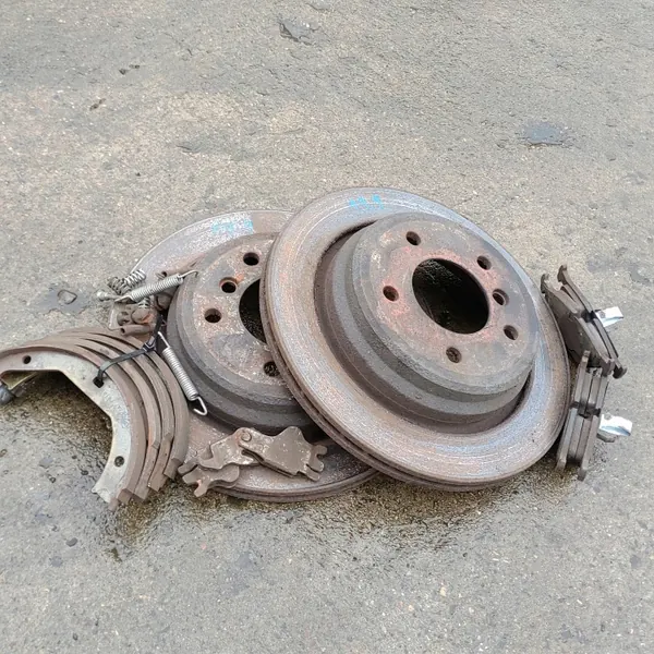 BMW E39 Hinterachse Bremscheiben & Beläge OEM 6767050 image 2