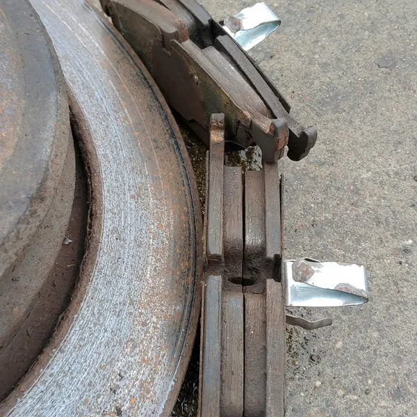 BMW E39 Hinterachse Bremscheiben & Beläge OEM 6767050 image 3