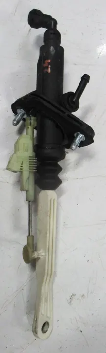 VOLVO V70 II 2.4 Bomba de Embreagem 30777994 image 2